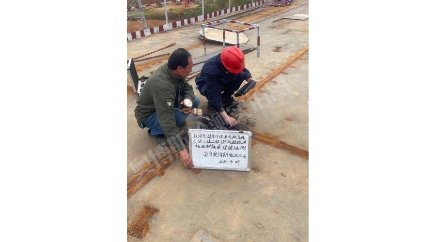 云南，紅河州建水至元陽(yáng)高速公路土建工程，螞蝗塘匝道鋼箱梁焊縫檢測(cè)現(xiàn)場(chǎng)作業(yè)